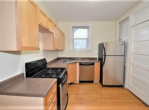 5th image of 3538 W Grace St APT 2W