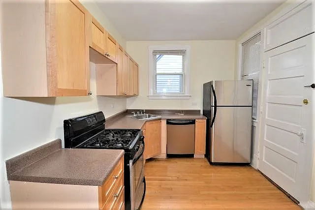3538 W Grace St #2W — Photo 5