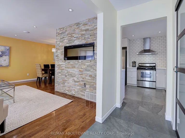 497 Anthony Dr — Photo 5