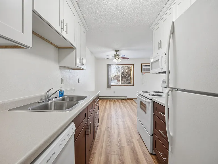 844 4th St SW — Photo 4