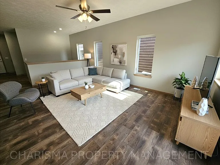 Tunis Drive Townhomes — Photo 34