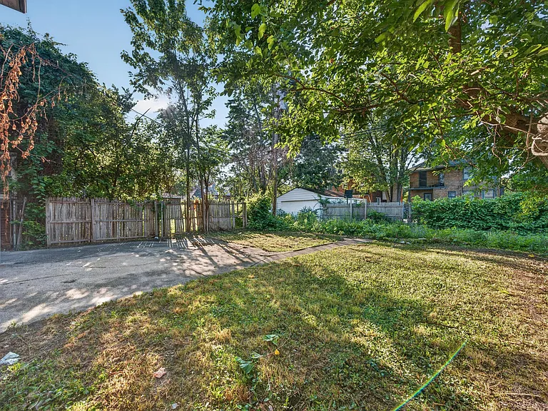2025 Calvert St — Photo 39