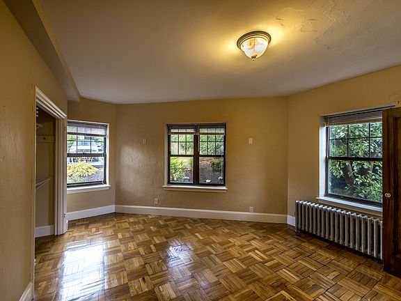 2nd image of 2 Elmwood Ave #2917291