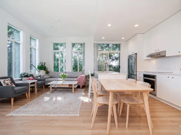 708 Edgar Ave #310, Coquitlam, BC V3K 0H3