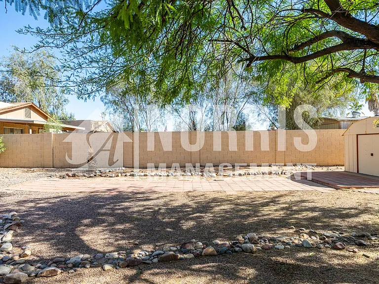 2542 N La Escondida Cir — Photo 28