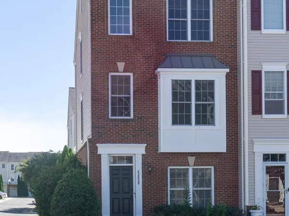 42829 Pamplin Ter, Chantilly, VA 20152