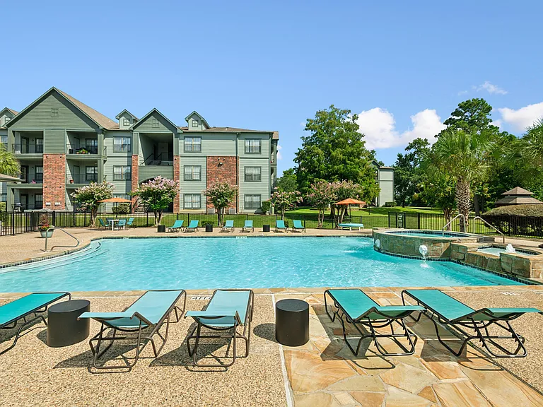 Lakeshore Villas apartments community photo
