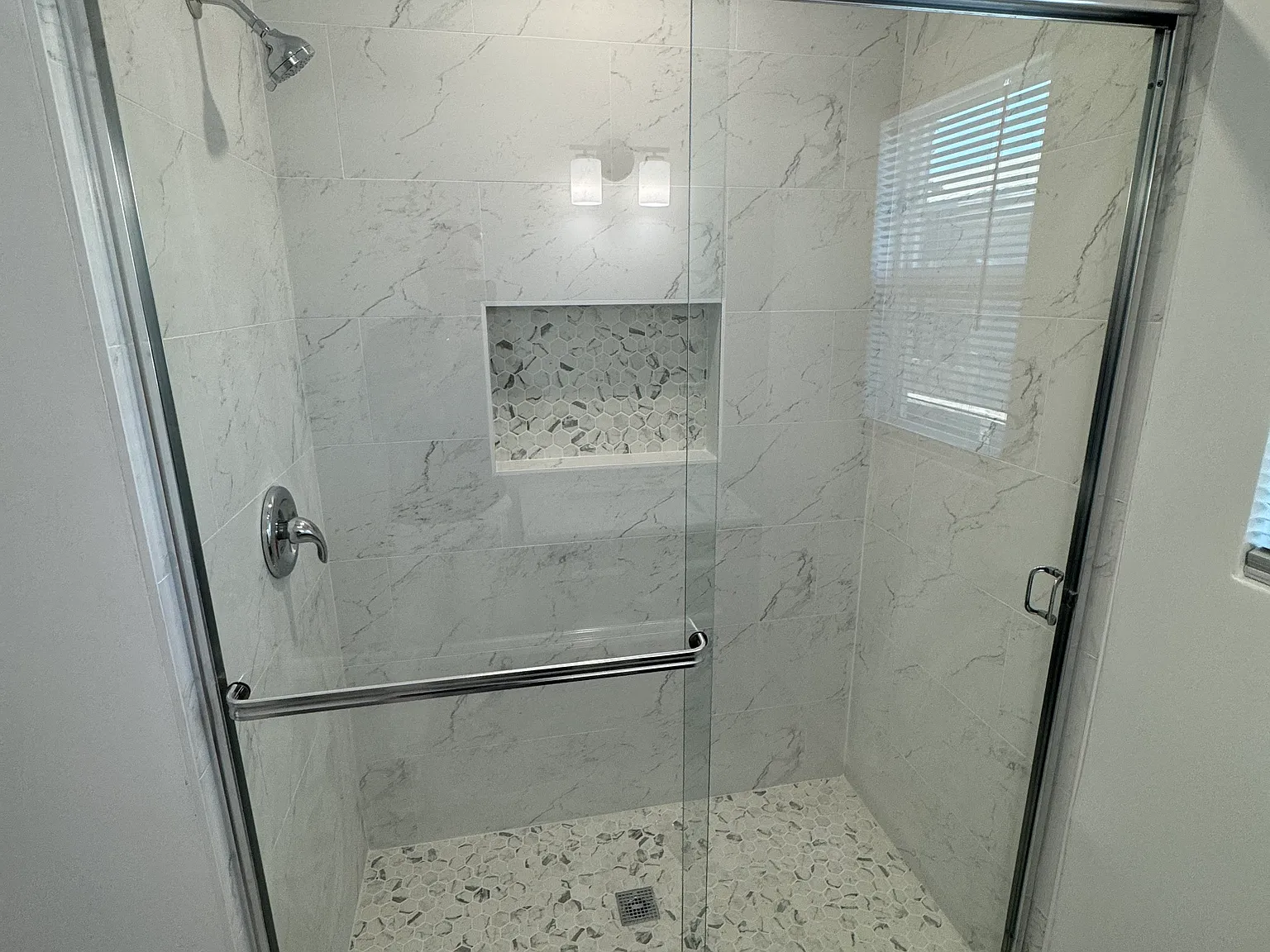 3 bed, 1852 sqft, $3,950 — Photo 3