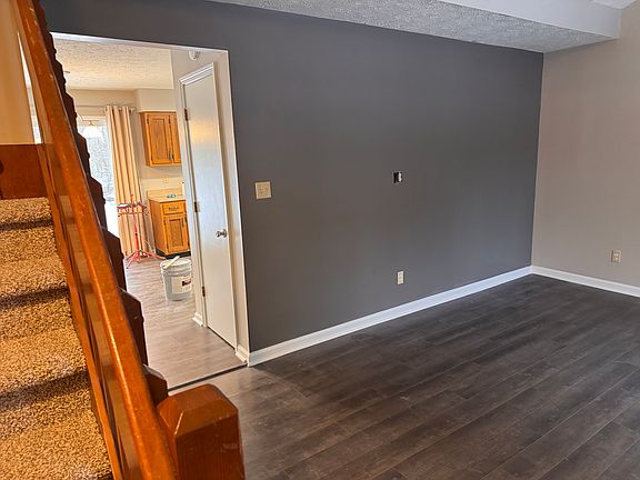 3rd image of 327 Beechwood Ct