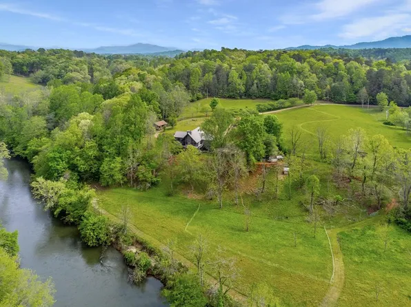 953 Rose Creek Rd, Franklin, NC 28734