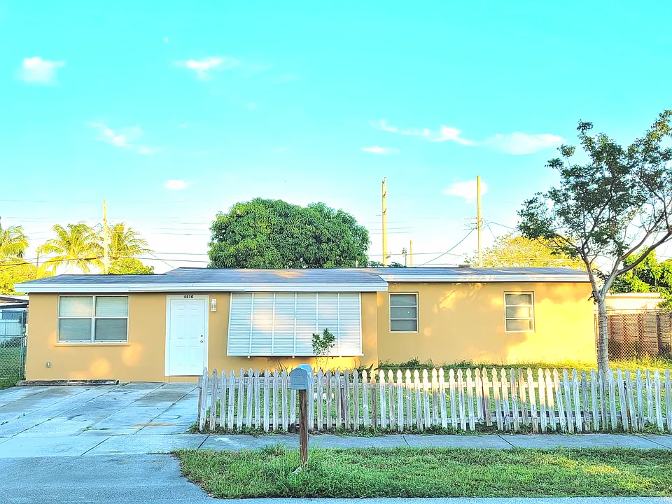 4410 NE 14th Ter