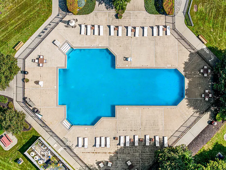 new-hampshire-commons-exteriors-and-amenities-14