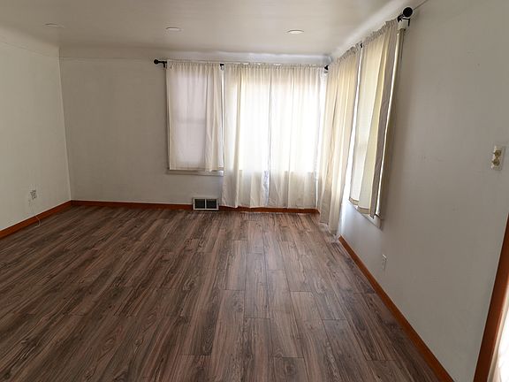 3rd image of 954 La Salle Ave