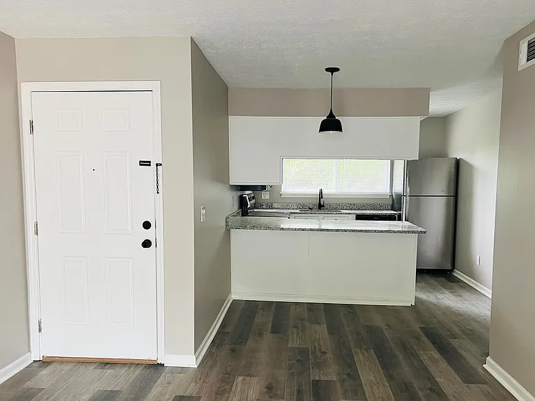 2824 Snow Rd — Photo 1