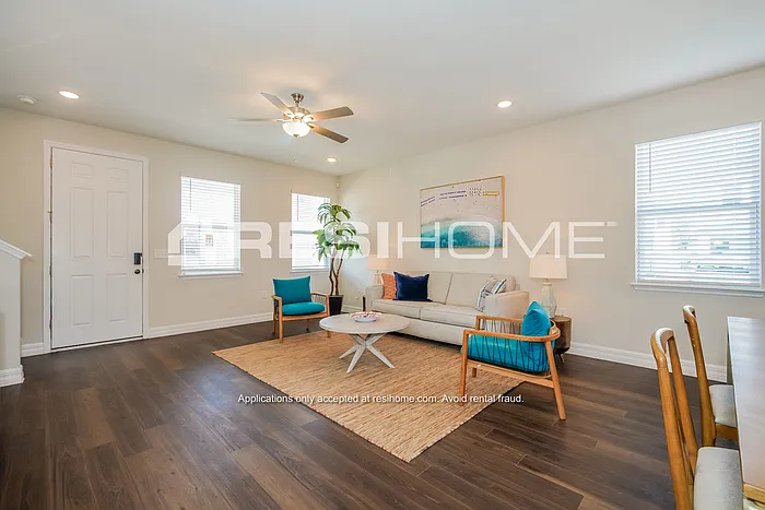 3 bed, 2.5 bath, 1604 sqft, $1,795 — Photo 3