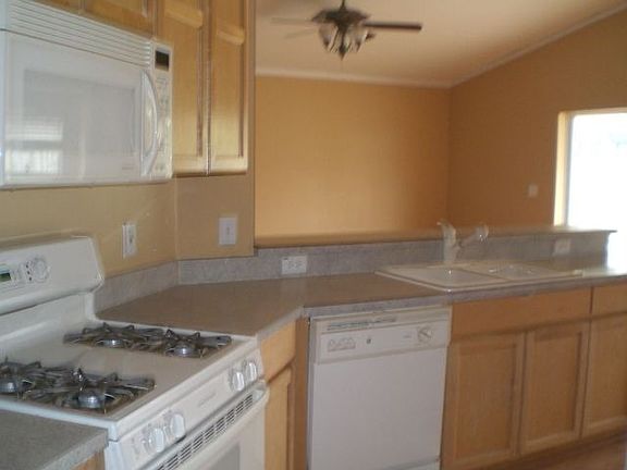 3rd image of 3739 Lockridge Dr