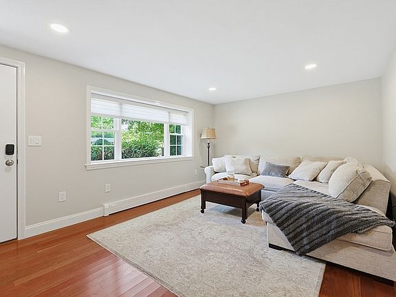 4th image of 6 Christopher Dr APT 1