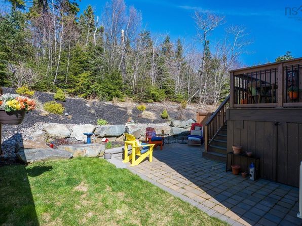 60 Surrey Way, Dartmouth, NS B2W 6R7