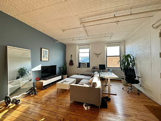 Rented by EXR | media 8