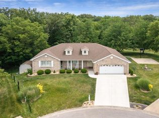 909 Deer Trail Ct, Freeburg, IL 62243