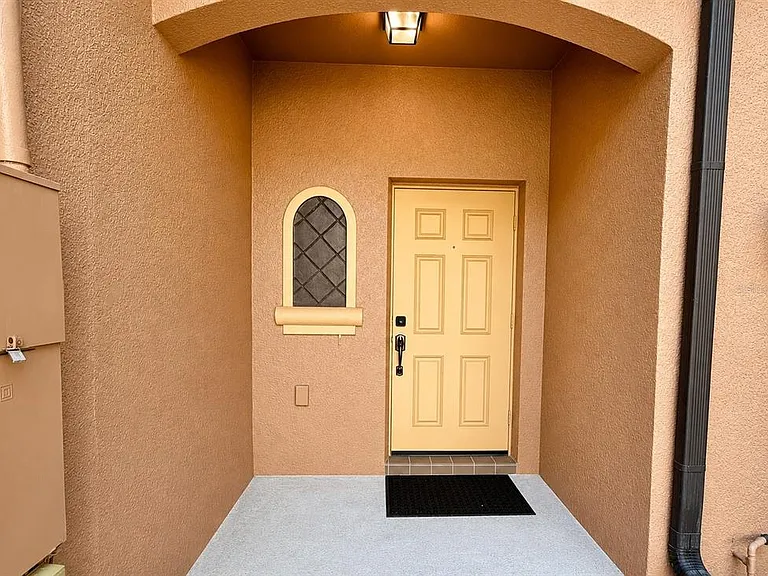 1720 Retreat View Cir — Photo 2
