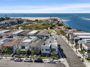 208 Ocean Pl, Seal Beach, CA 90740