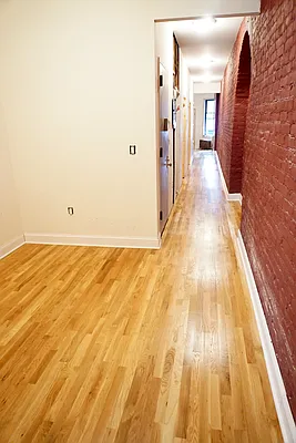 Rented by Siderow Residential Group | media 22