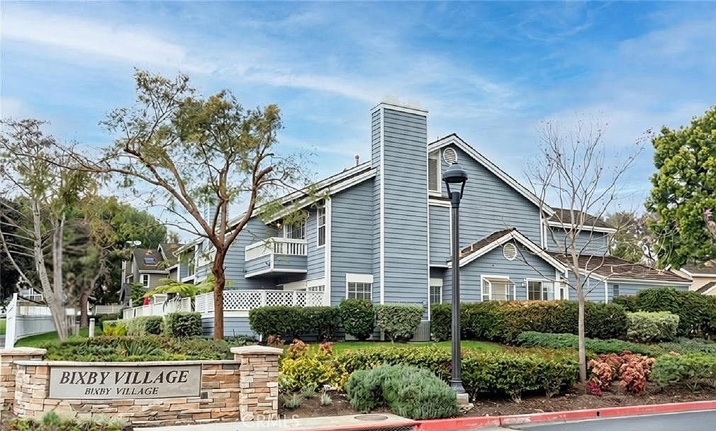 421 Burlington Ct Unit 101 — Bixby Village Golf Course