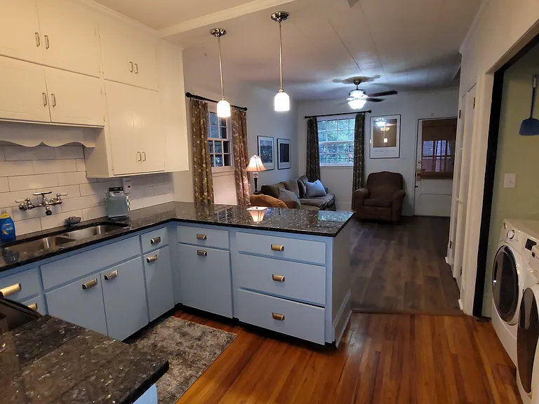 1928 Winona Ave — Photo 11