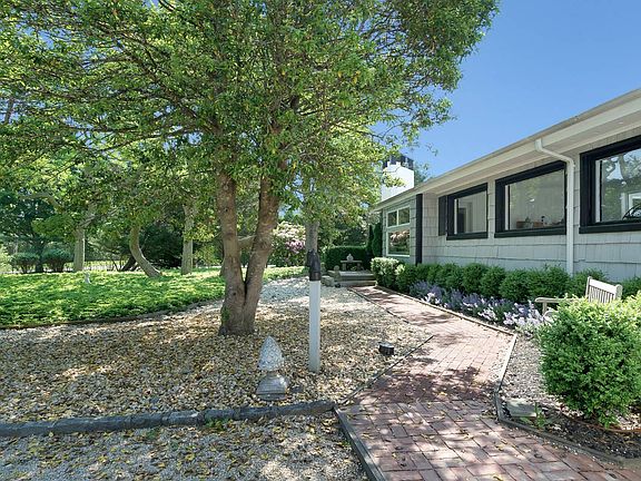 4th image of 126 Meadowmere Ln