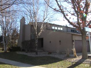 14 Briar Hill Cir, Champaign, IL 61822