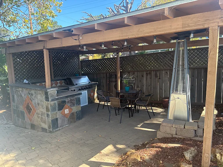 2044 Monroe Ave — Photo 4
