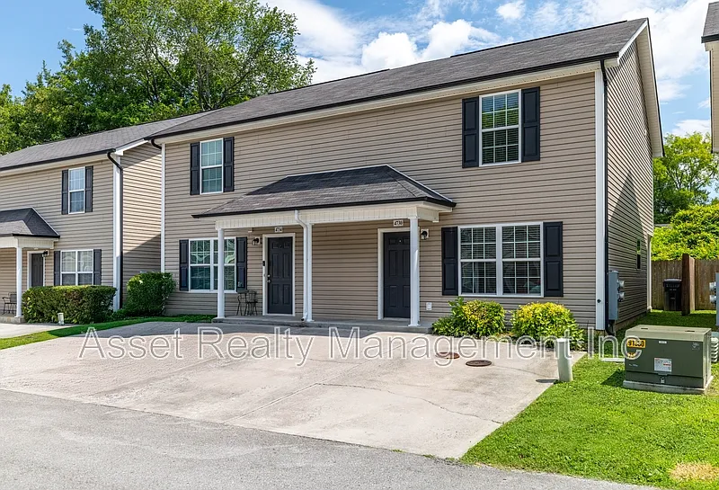 2 bed, 1.5 bath, 1202 sqft, $1,395 — Photo 2