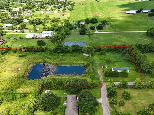 5618 W Bellaire St, Santa Fe, TX 77510
