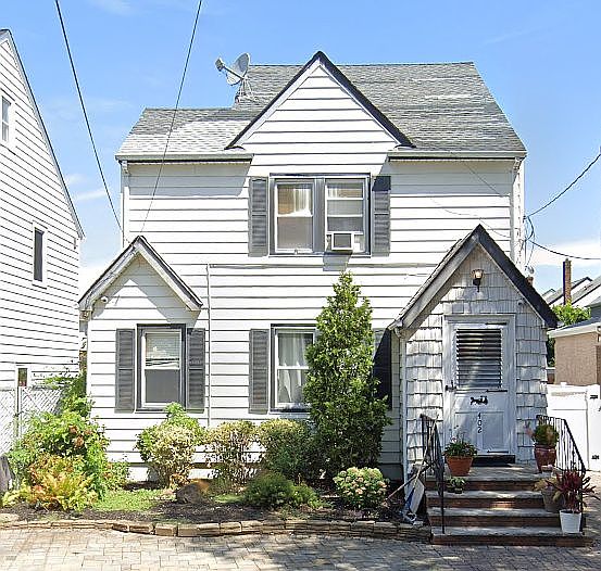 1st image of 402 Hempstead Dr
