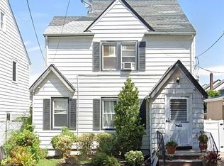 402 Hempstead Dr, West Hempstead, NY 11552