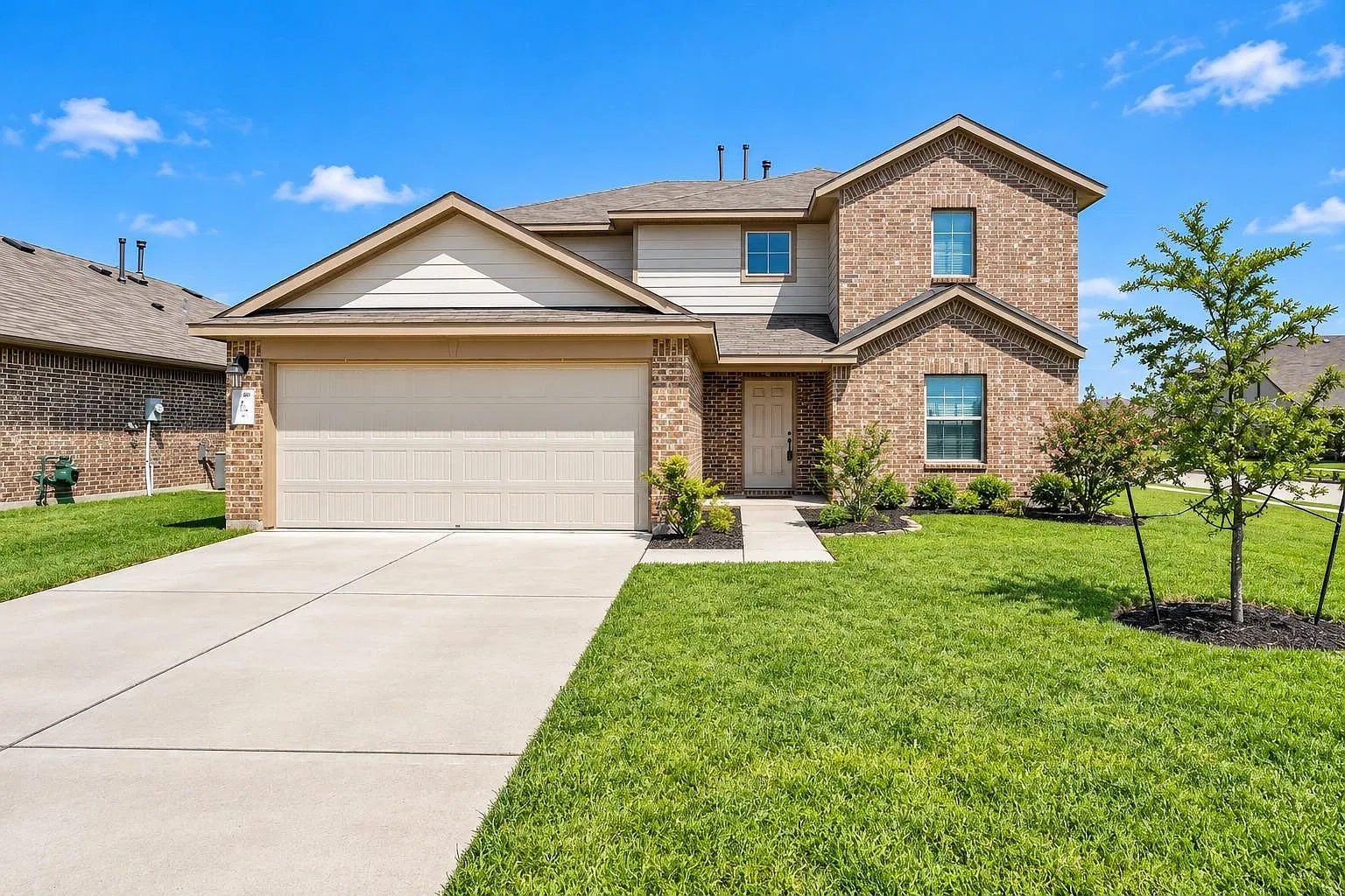 4 bed, 3.5 bath, 2580 sqft, $2,550 — Photo 1