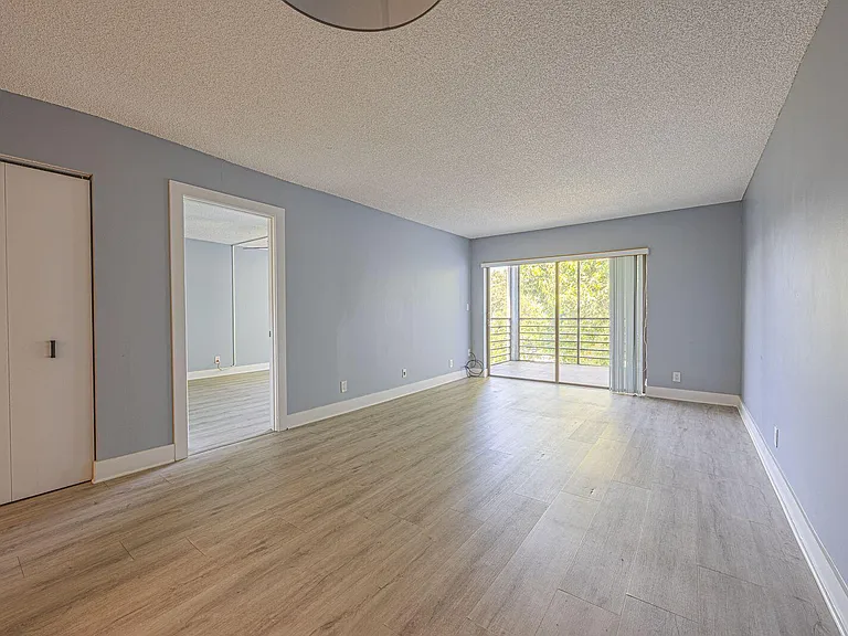 9440 SW 8th St #417 — Photo 6