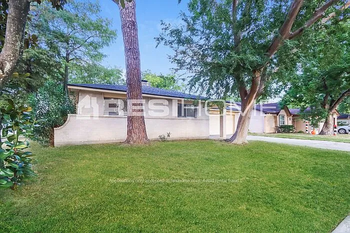 3 bed, 2.0 bath, 1701 sqft, $1,660 — Photo 2