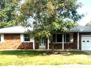 39 Cardinal Ln, Highland, IL 62249