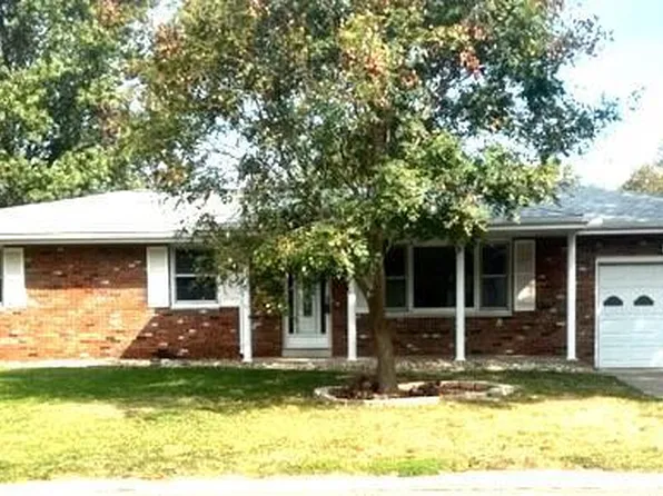 39 Cardinal Ln, Highland, IL 62249