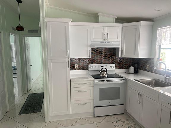 4th image of 102 Marine Court #496