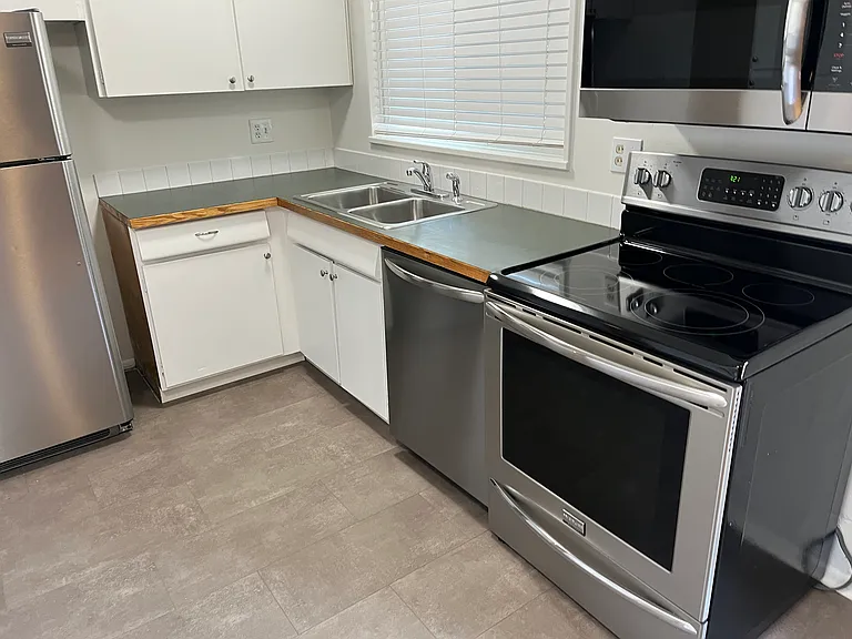 3605 Martin Dr — Photo 13