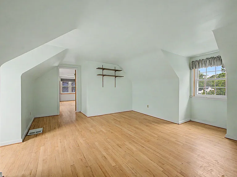 21236 Outer Dr — Photo 26