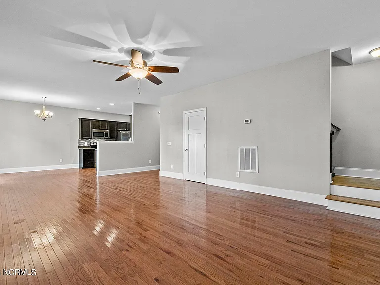 290 Adams Cir — Photo 25