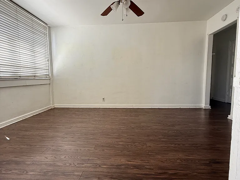 15 N Raymond Ave #12 — Photo 2