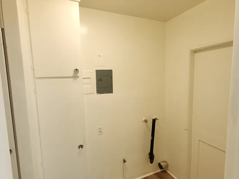 1030 Spazier Ave #1 — Photo 7