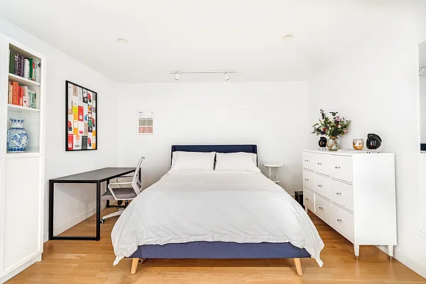 Sold by Compass | media 8