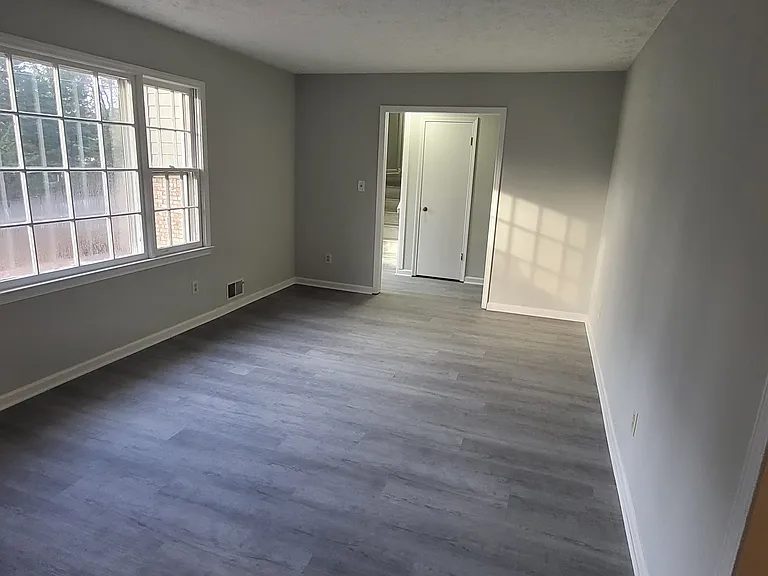 2571 Bailey Dr — Photo 9