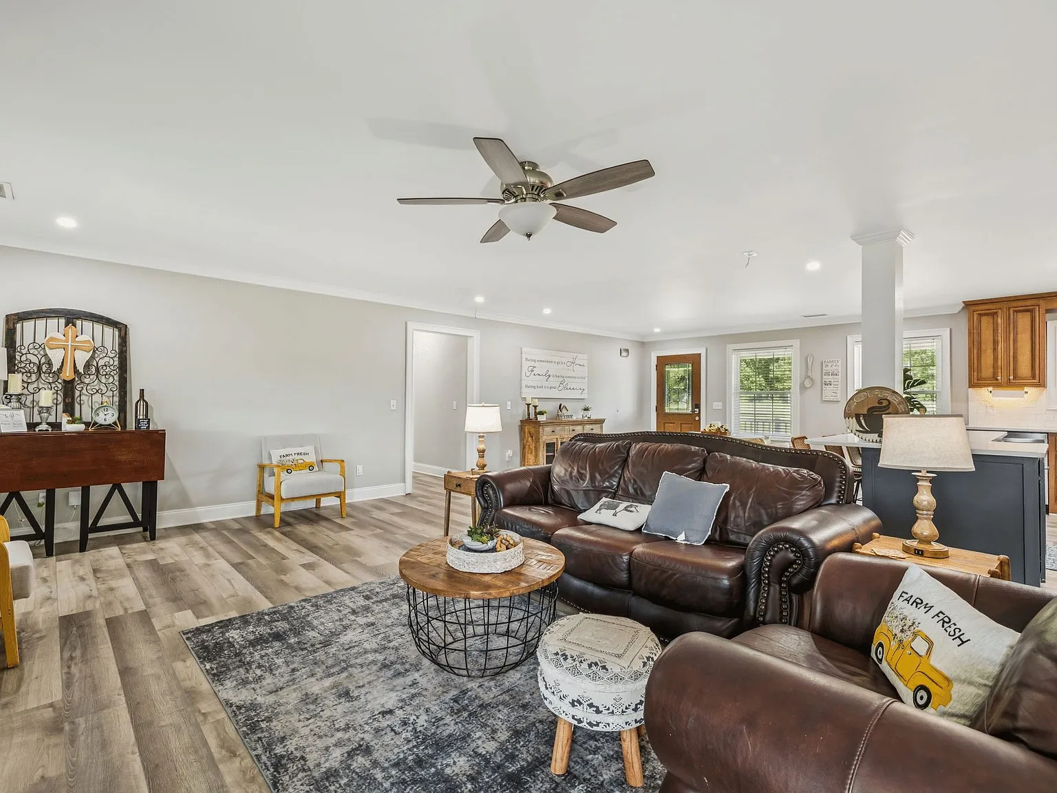 3 bed, 2124 sqft, $8,000 — Photo 2